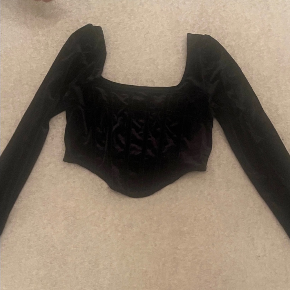 Vestique Black Velvet Crop Top